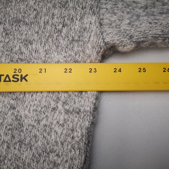 Wind River Outfitting Co. Men's Size Large Grey Made in Canada Sweater - Picture 5 of 7